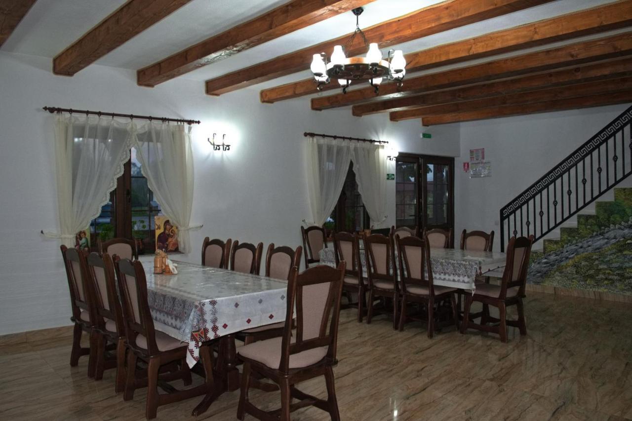Conacul Cosaului Hotel Feresti Exterior foto